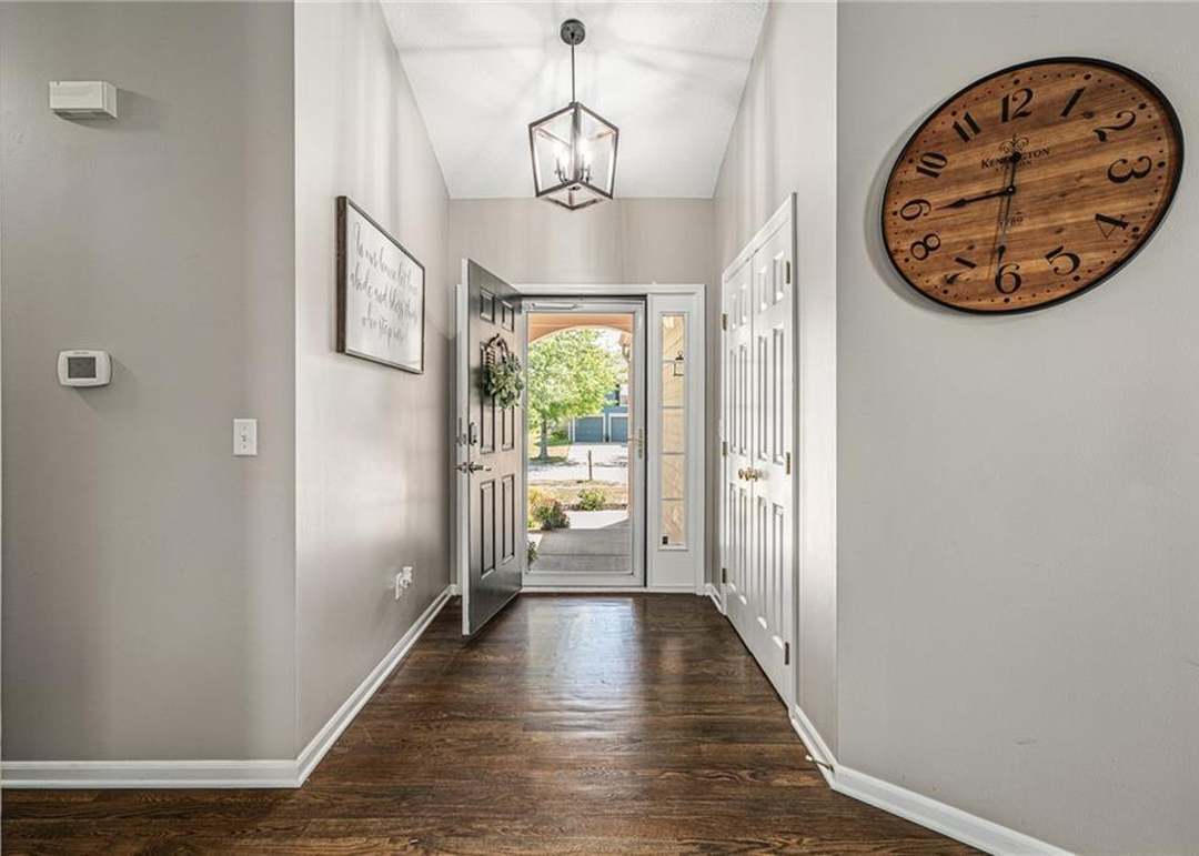 1868 W Cedar Street — photo 11