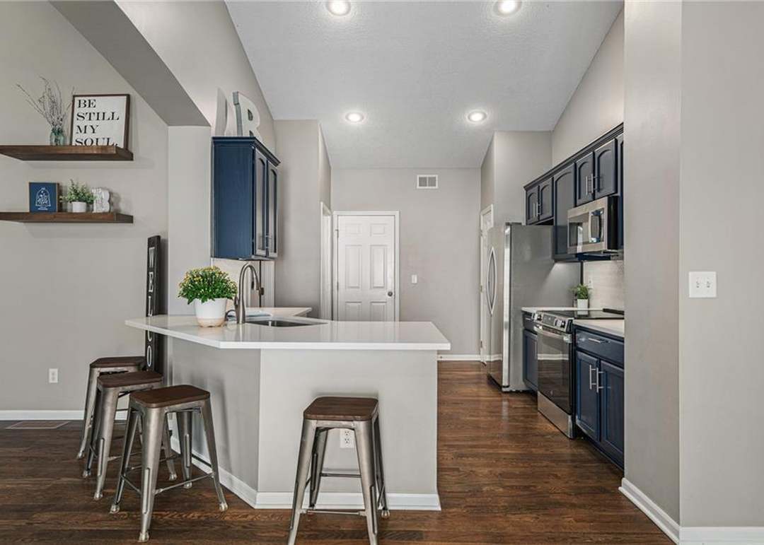 1868 W Cedar Street — photo 19