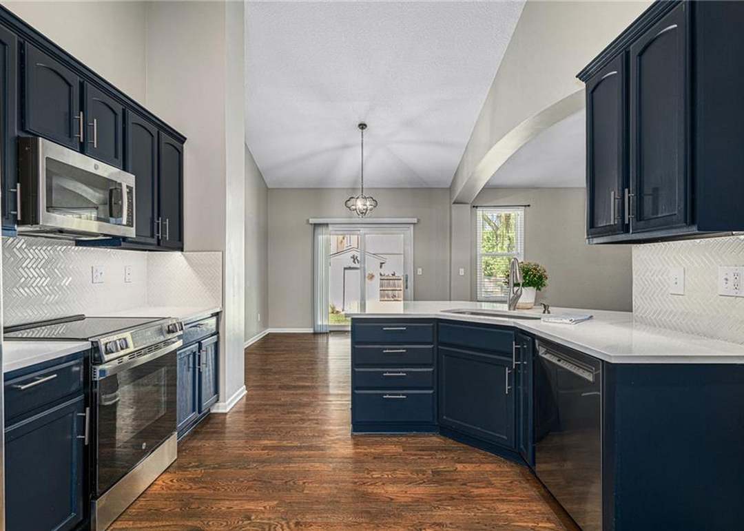 1868 W Cedar Street — photo 20