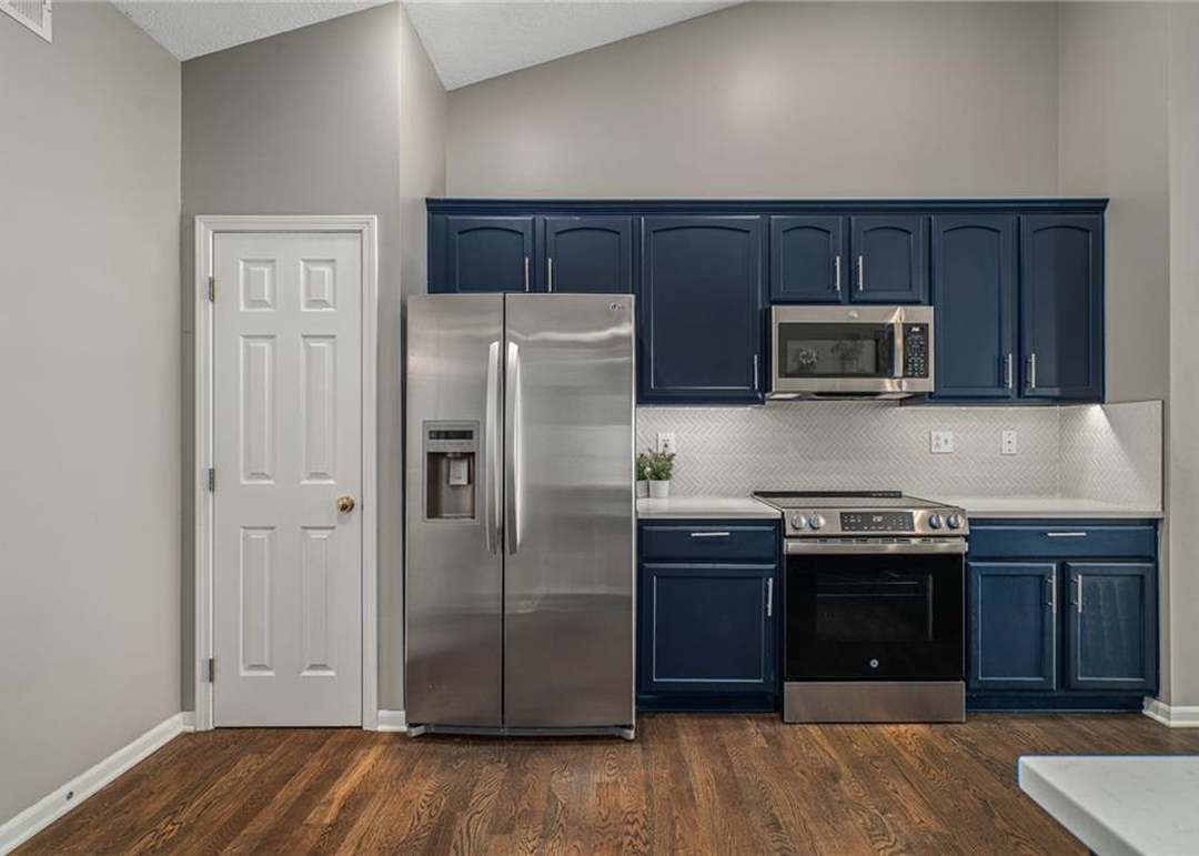 1868 W Cedar Street — photo 22