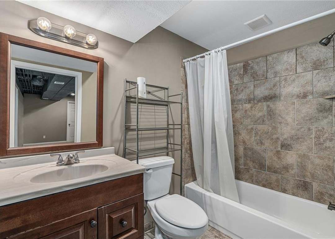 1868 W Cedar Street — photo 36
