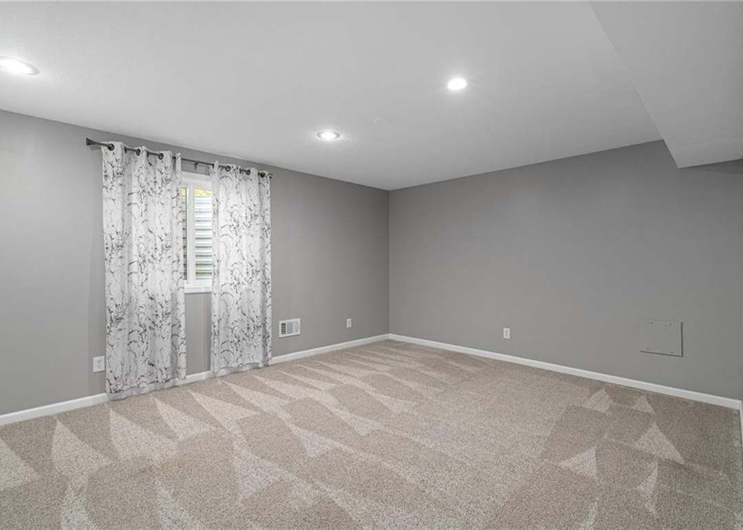 1868 W Cedar Street — photo 37