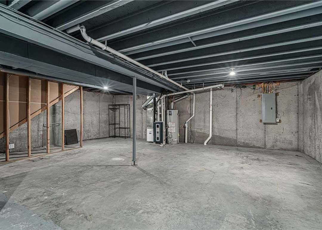 1868 W Cedar Street — photo 38