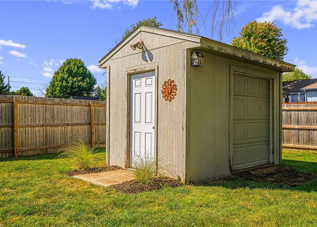 1868 W Cedar Street — photo 41