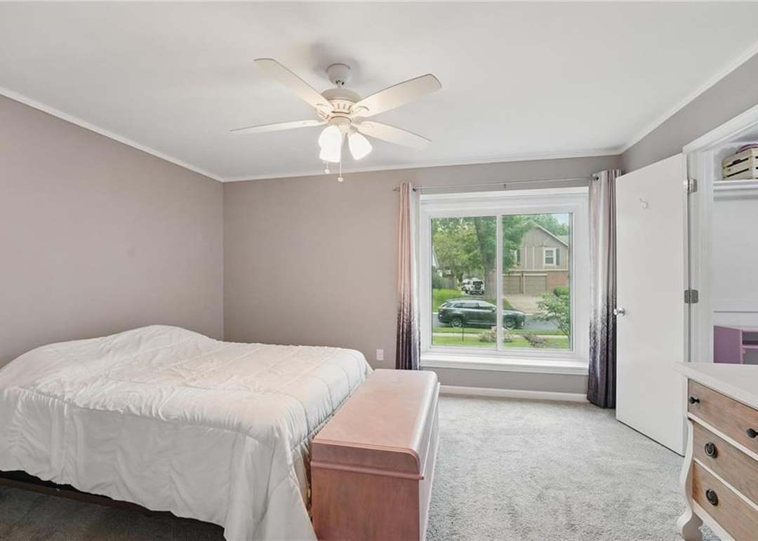 2205 S Kenwood Street — photo 7
