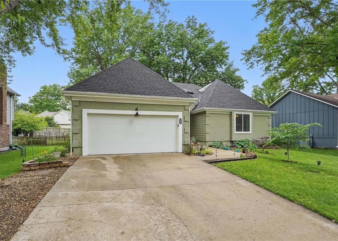 2205 S Kenwood Street — photo 9