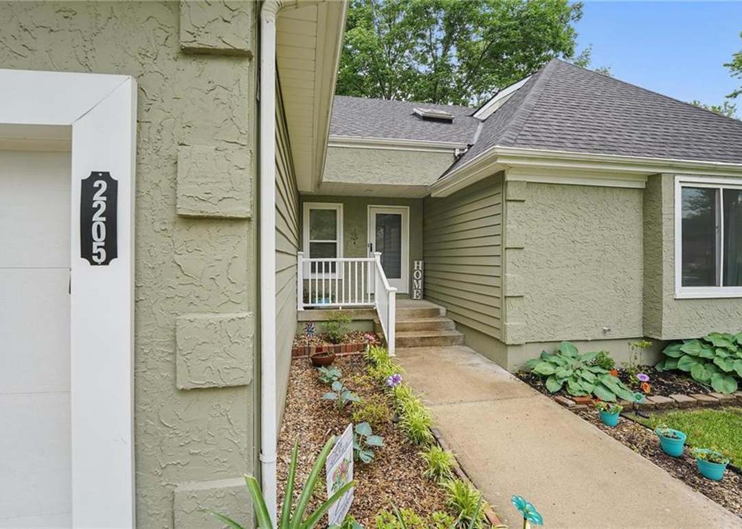 2205 S Kenwood Street — photo 11