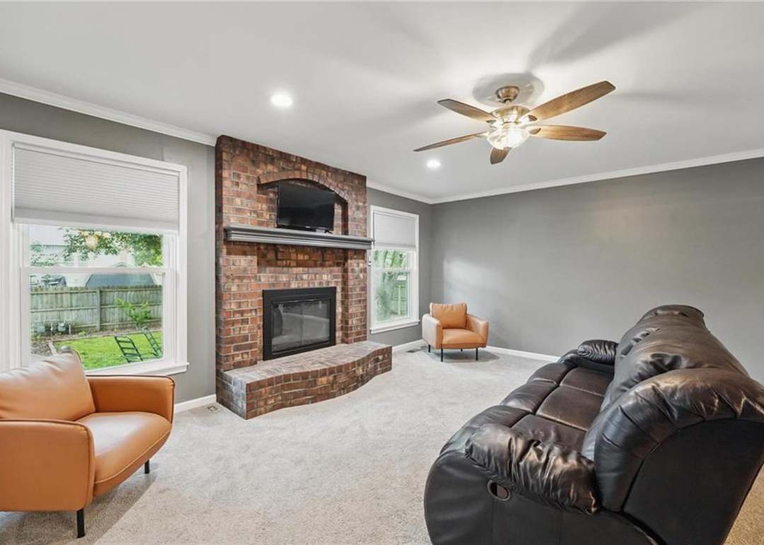 2205 S Kenwood Street — photo 14