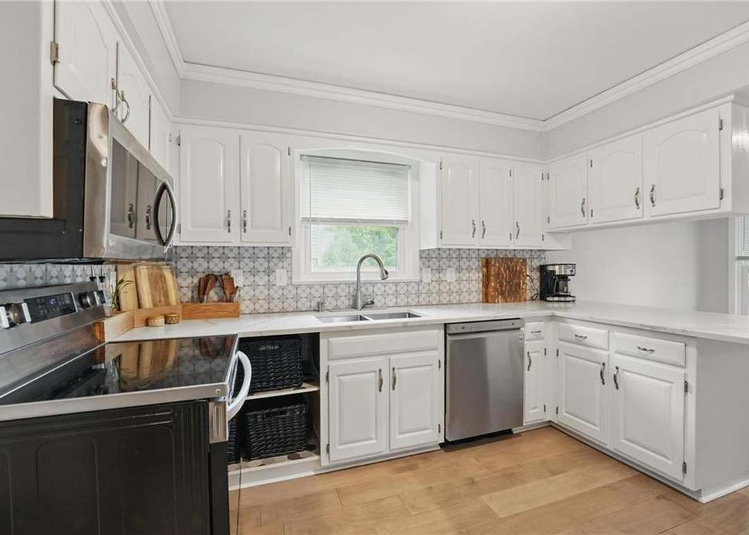 2205 S Kenwood Street — photo 17