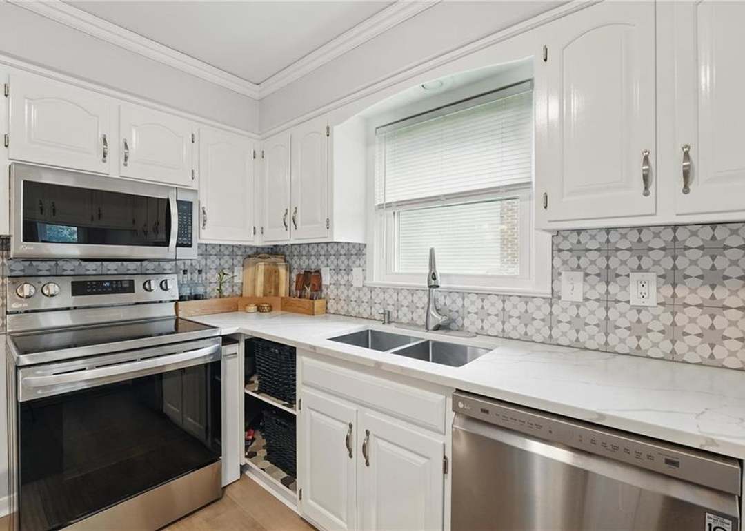 2205 S Kenwood Street — photo 18