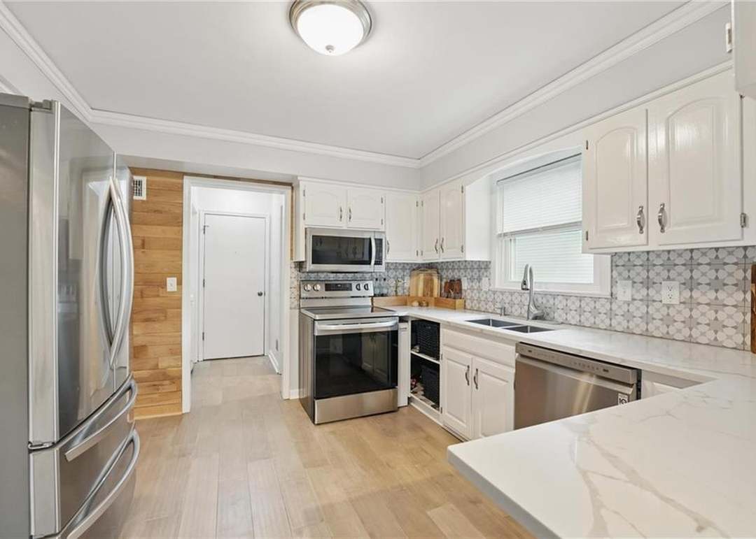2205 S Kenwood Street — photo 19