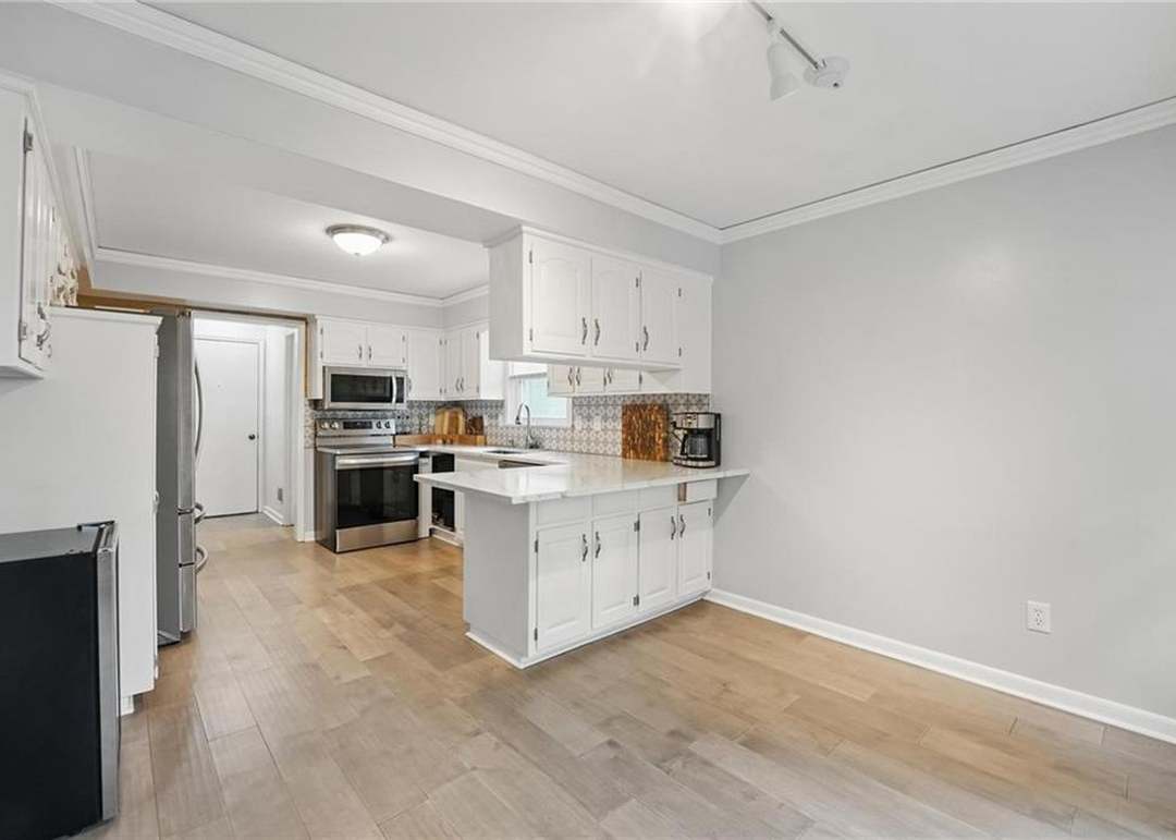 2205 S Kenwood Street — photo 20