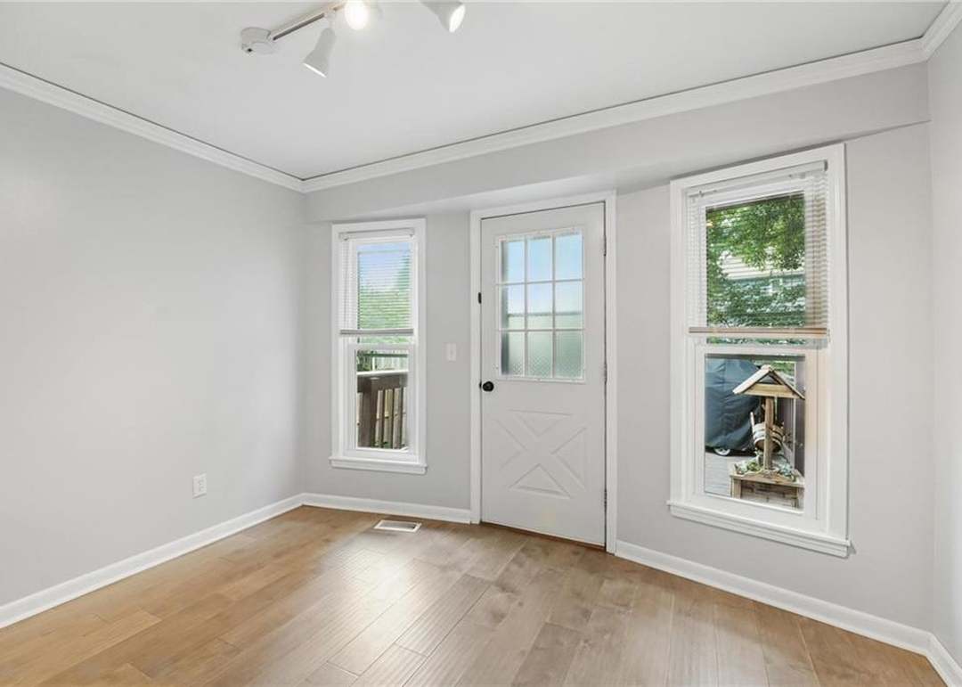2205 S Kenwood Street — photo 21