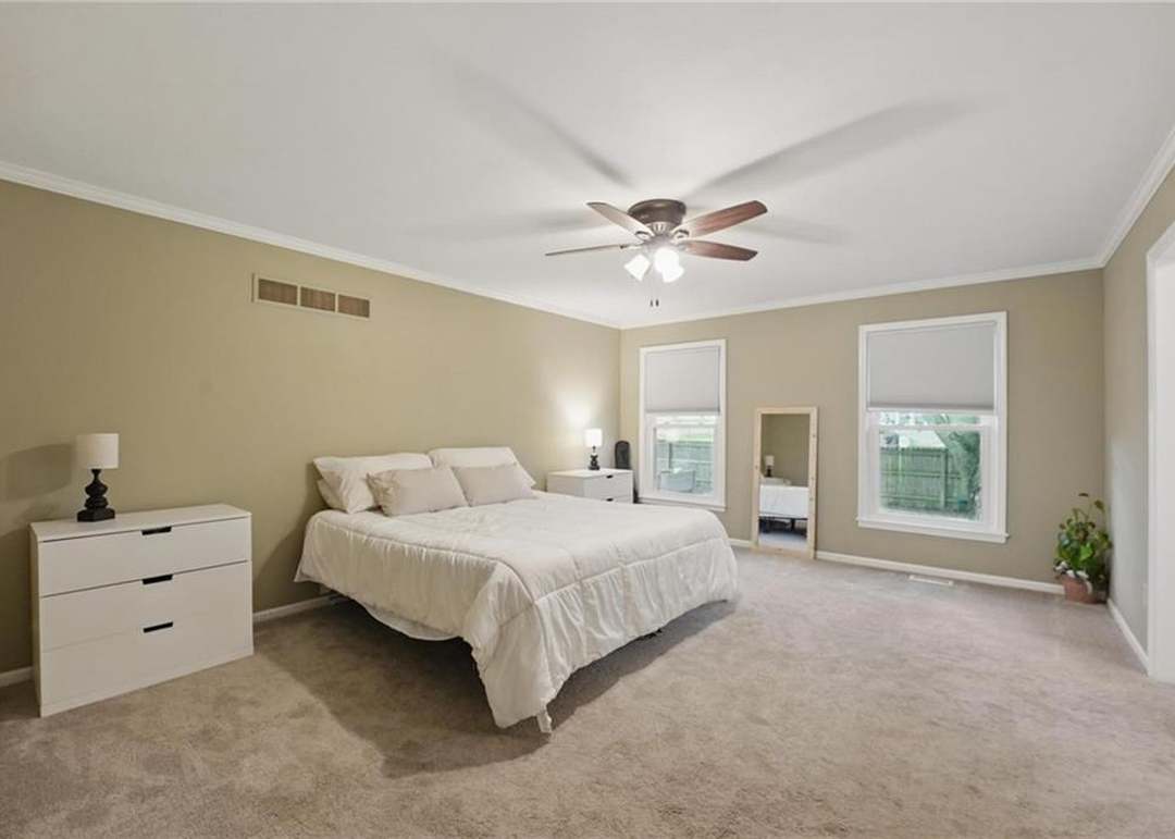 2205 S Kenwood Street — photo 24