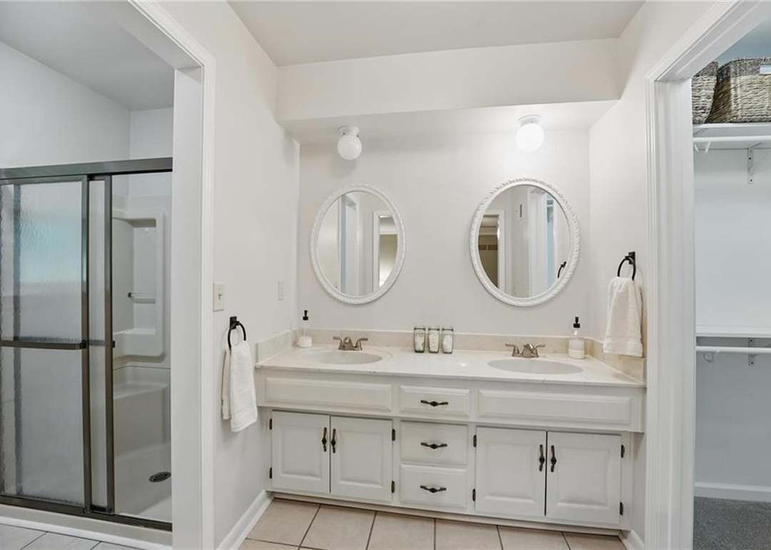2205 S Kenwood Street — photo 26