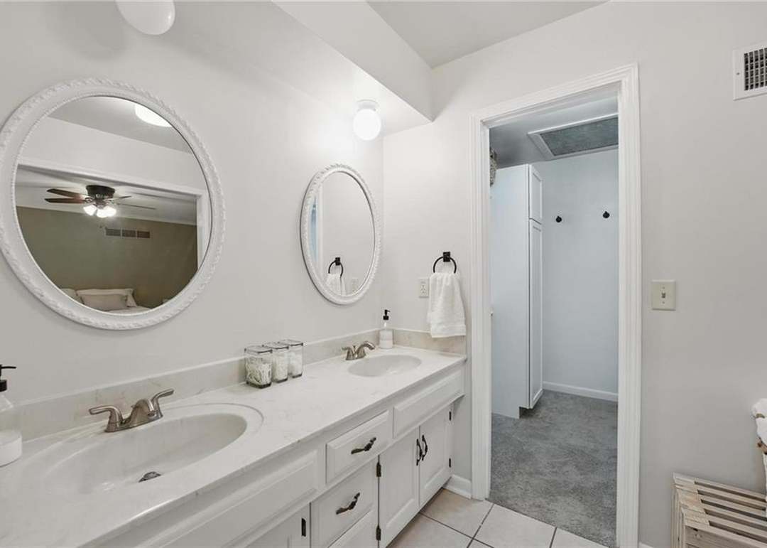 2205 S Kenwood Street — photo 27