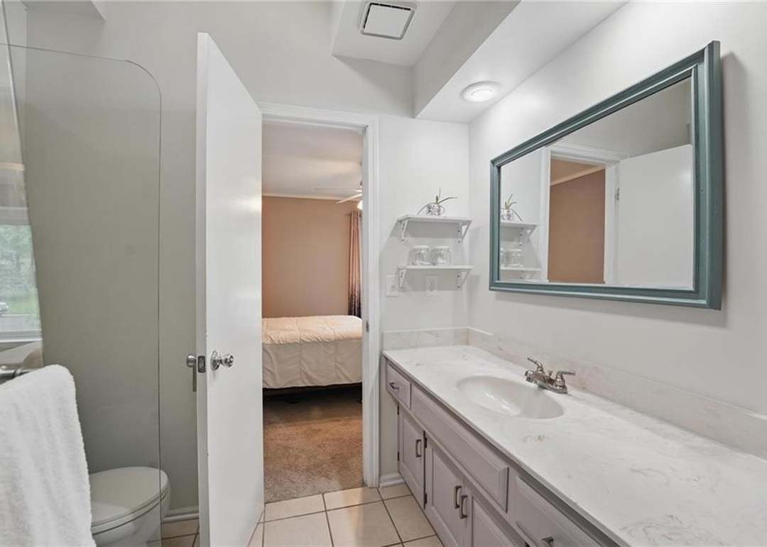2205 S Kenwood Street — photo 30