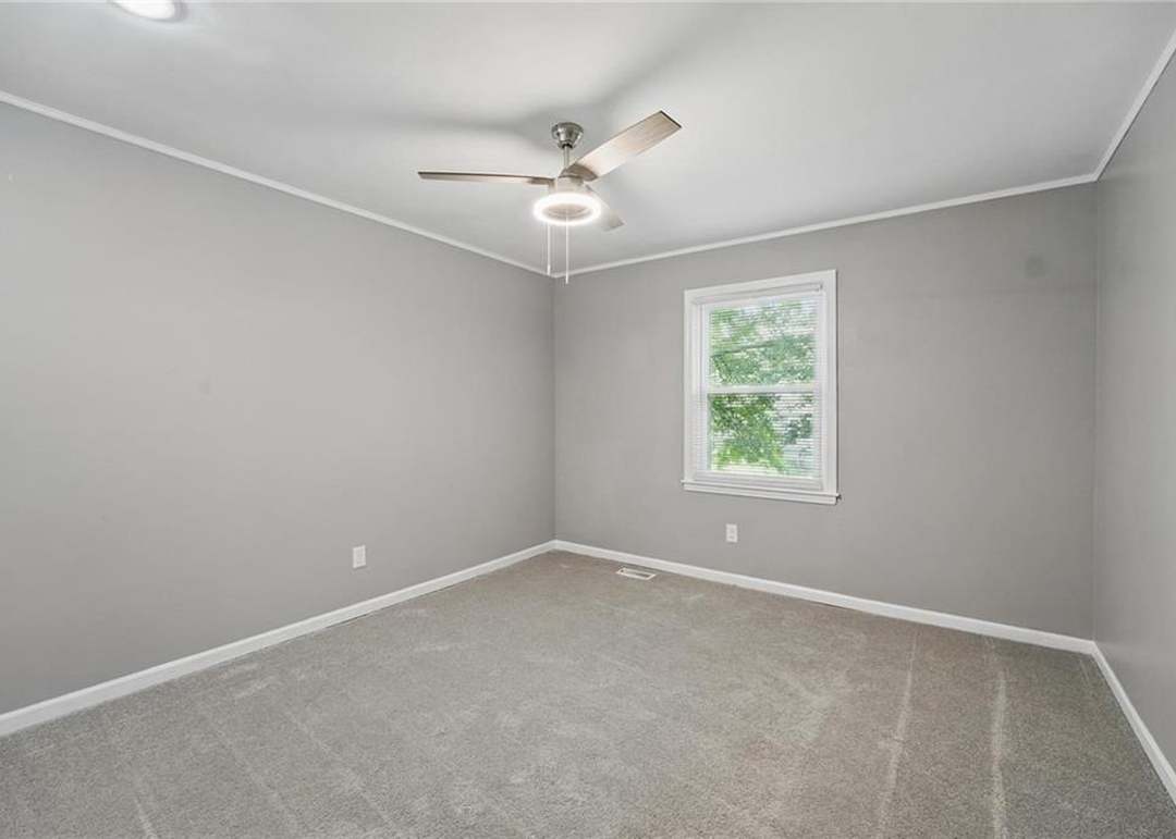2205 S Kenwood Street — photo 35