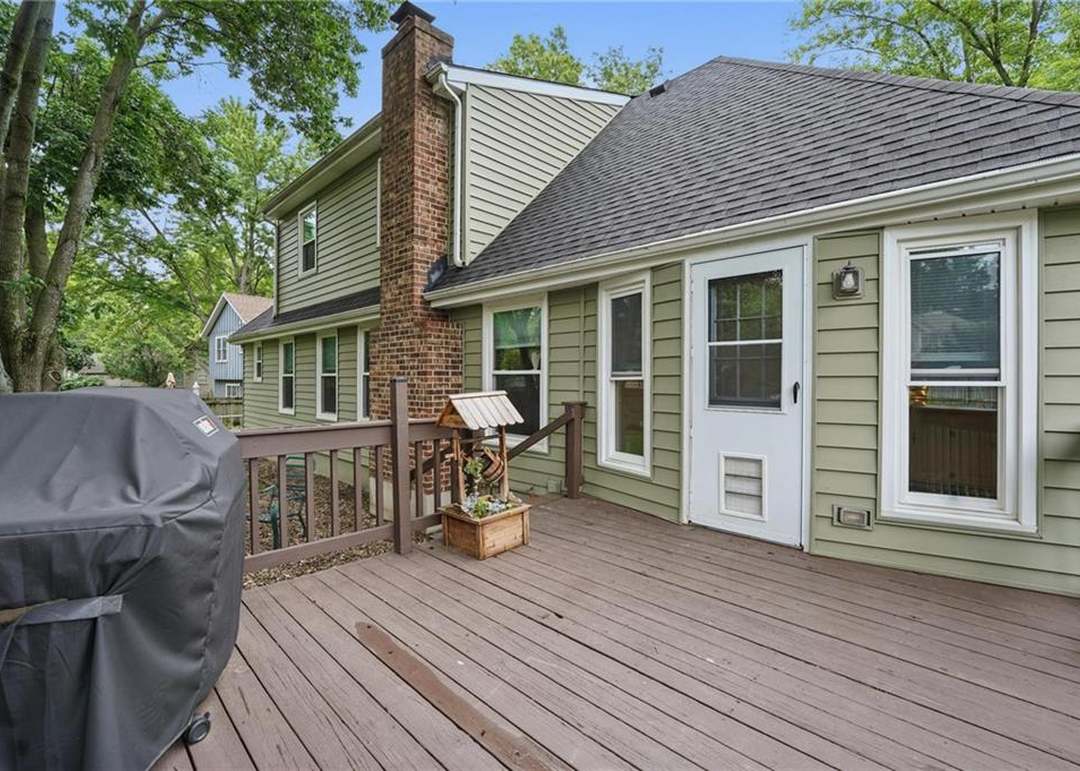 2205 S Kenwood Street — photo 41