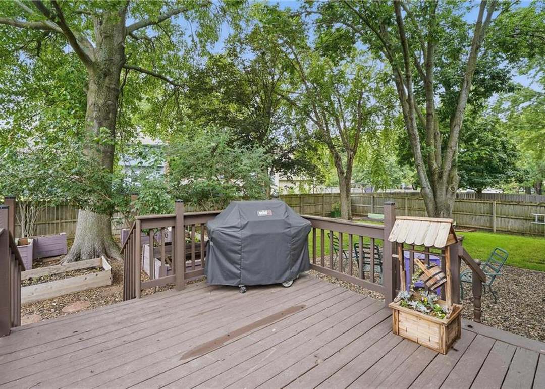 2205 S Kenwood Street — photo 42