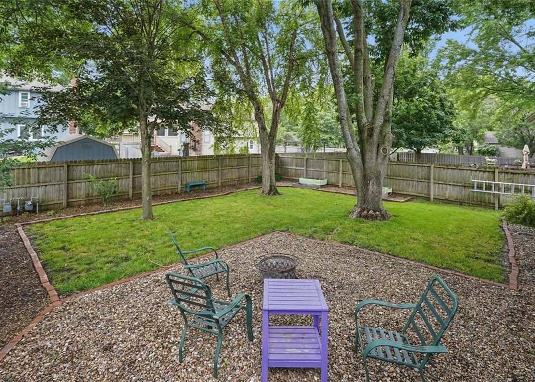 2205 S Kenwood Street — photo 43