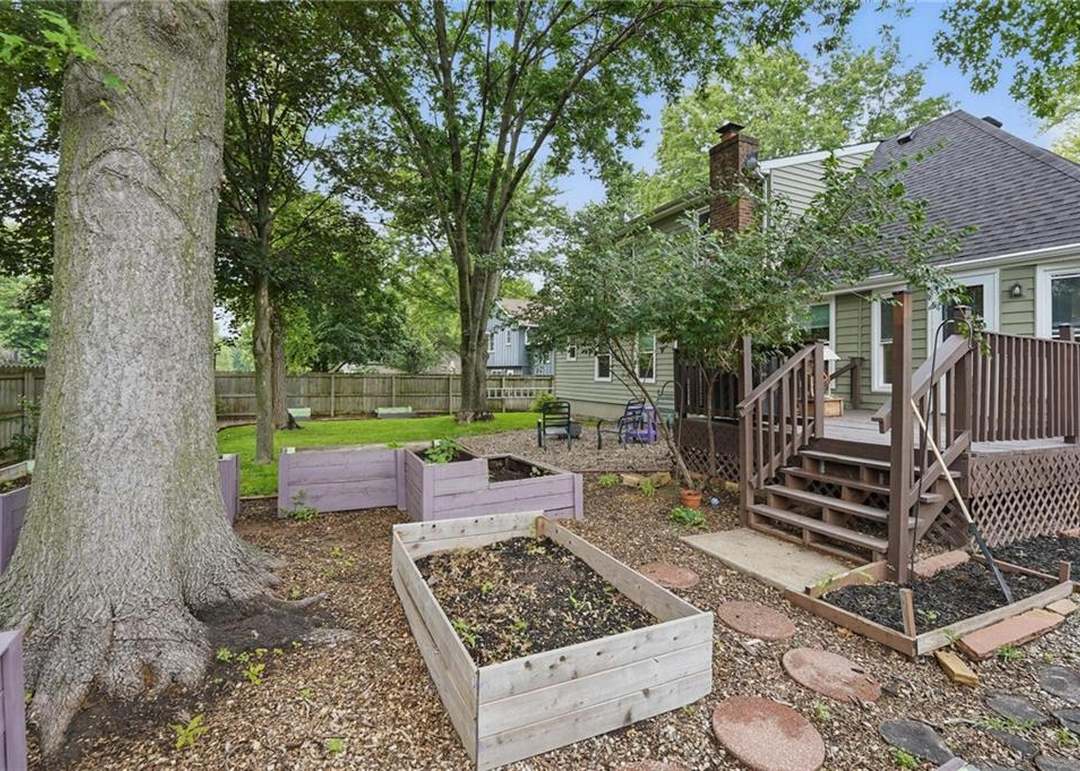 2205 S Kenwood Street — photo 44
