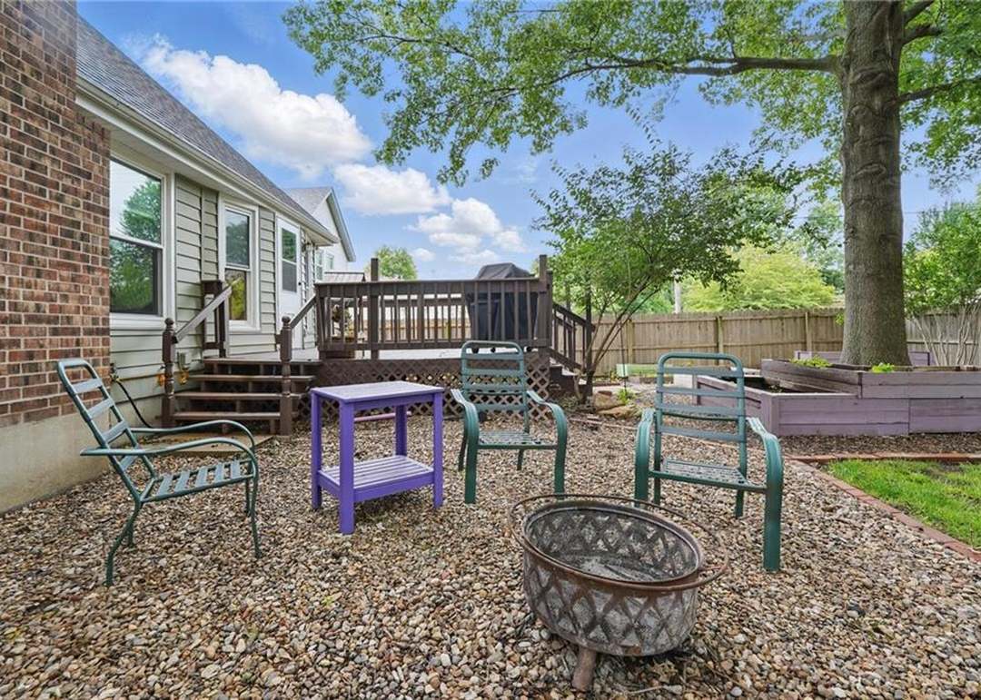 2205 S Kenwood Street — photo 46