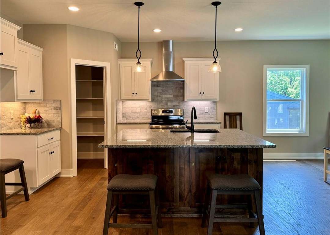 7420 N Lamar Drive — photo 8