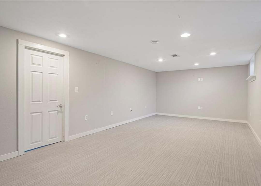 1611 NE 48TH Terrace — photo 7