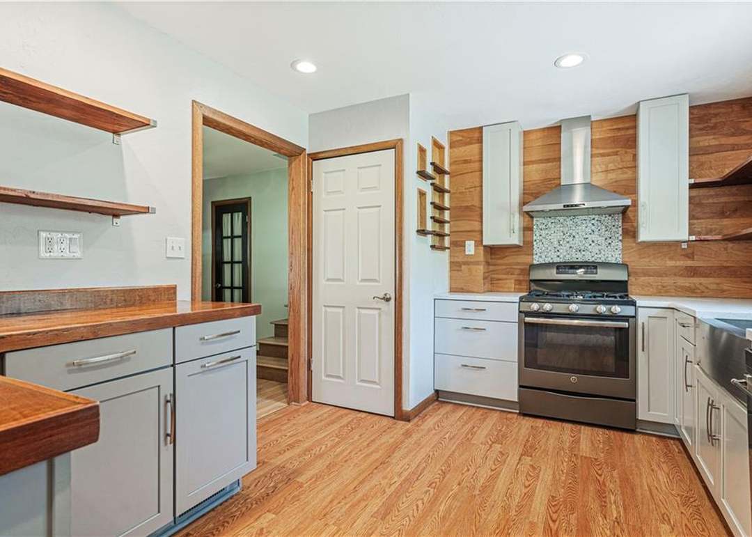 1611 NE 48TH Terrace — photo 16
