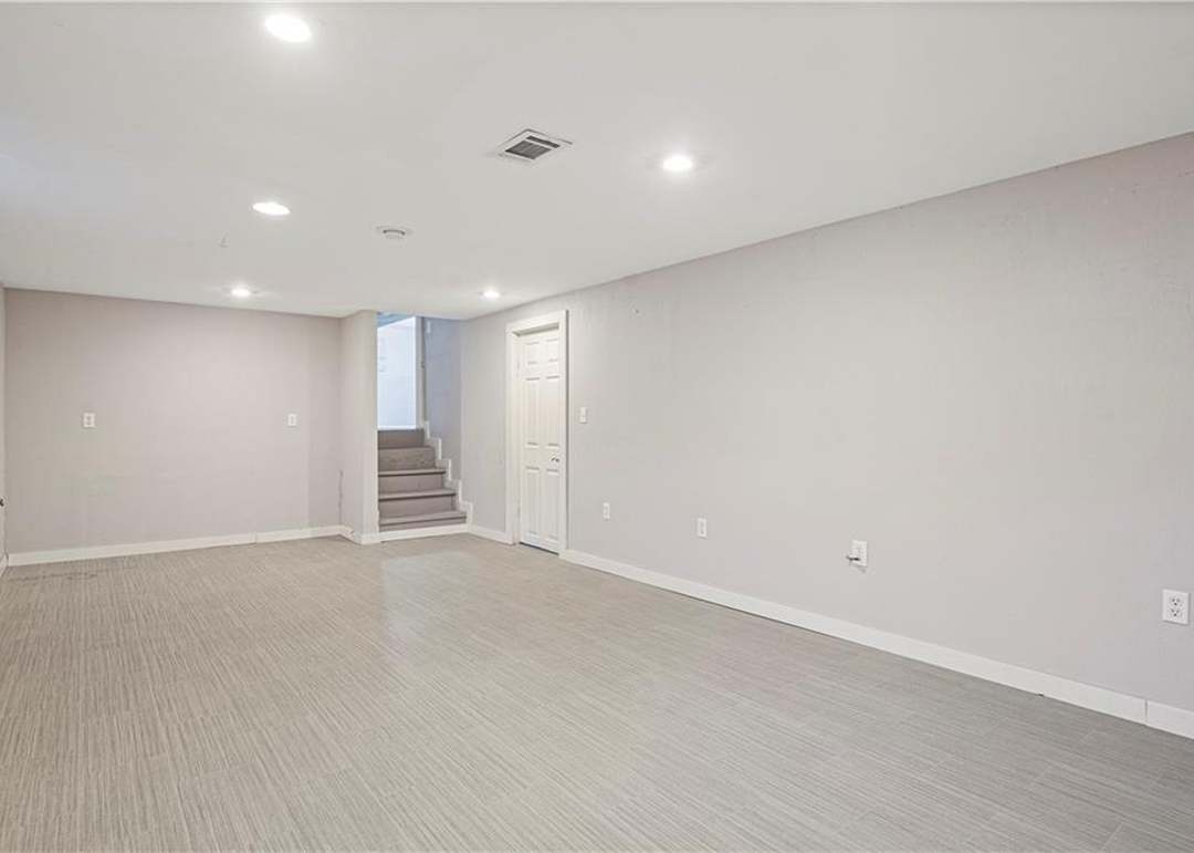 1611 NE 48TH Terrace — photo 28