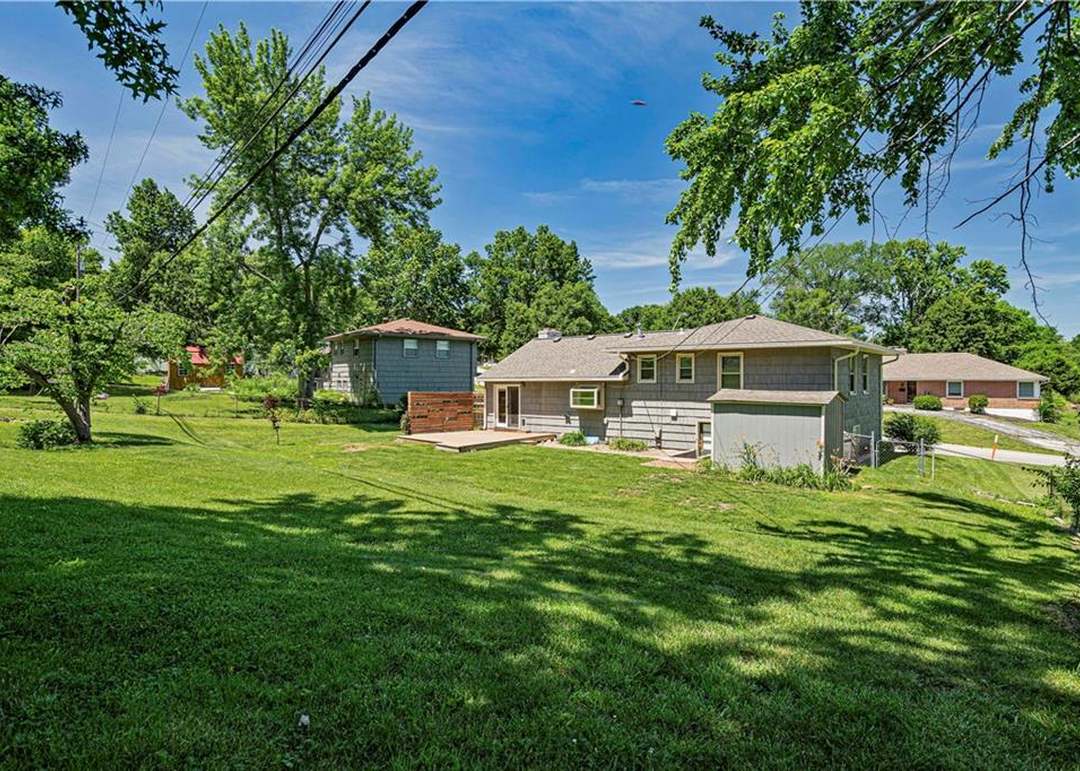 1611 NE 48TH Terrace — photo 32