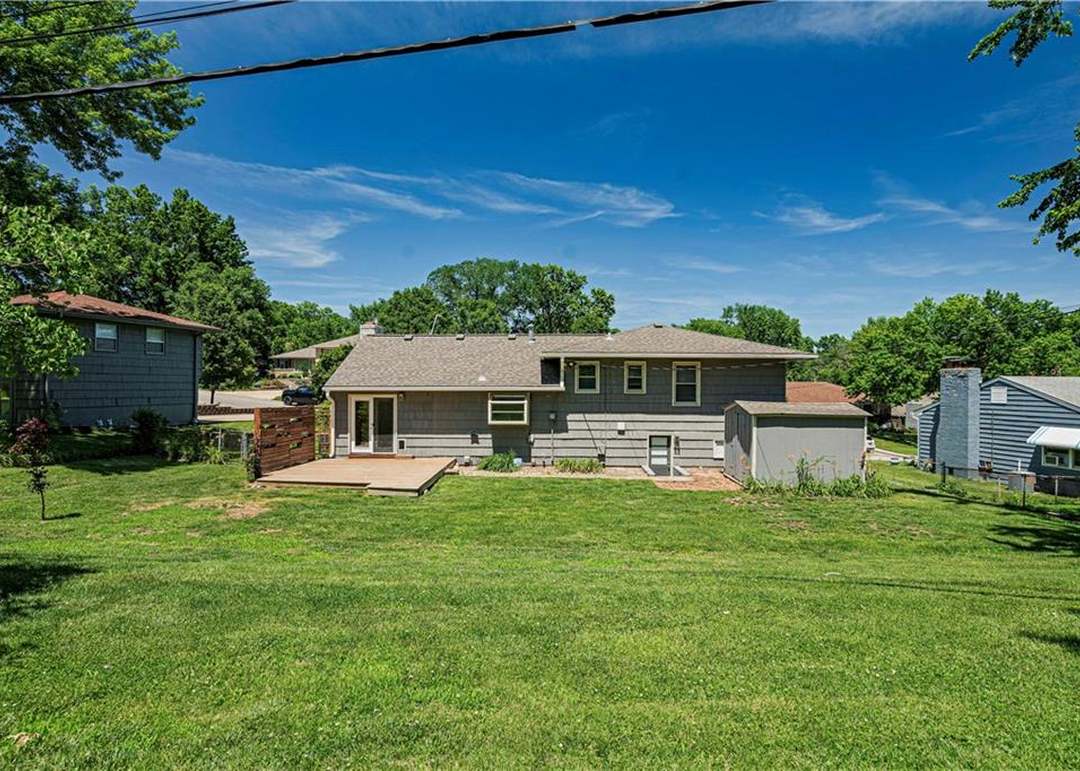 1611 NE 48TH Terrace — photo 33