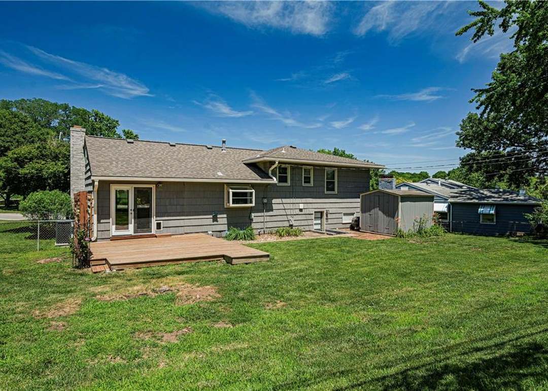 1611 NE 48TH Terrace — photo 34