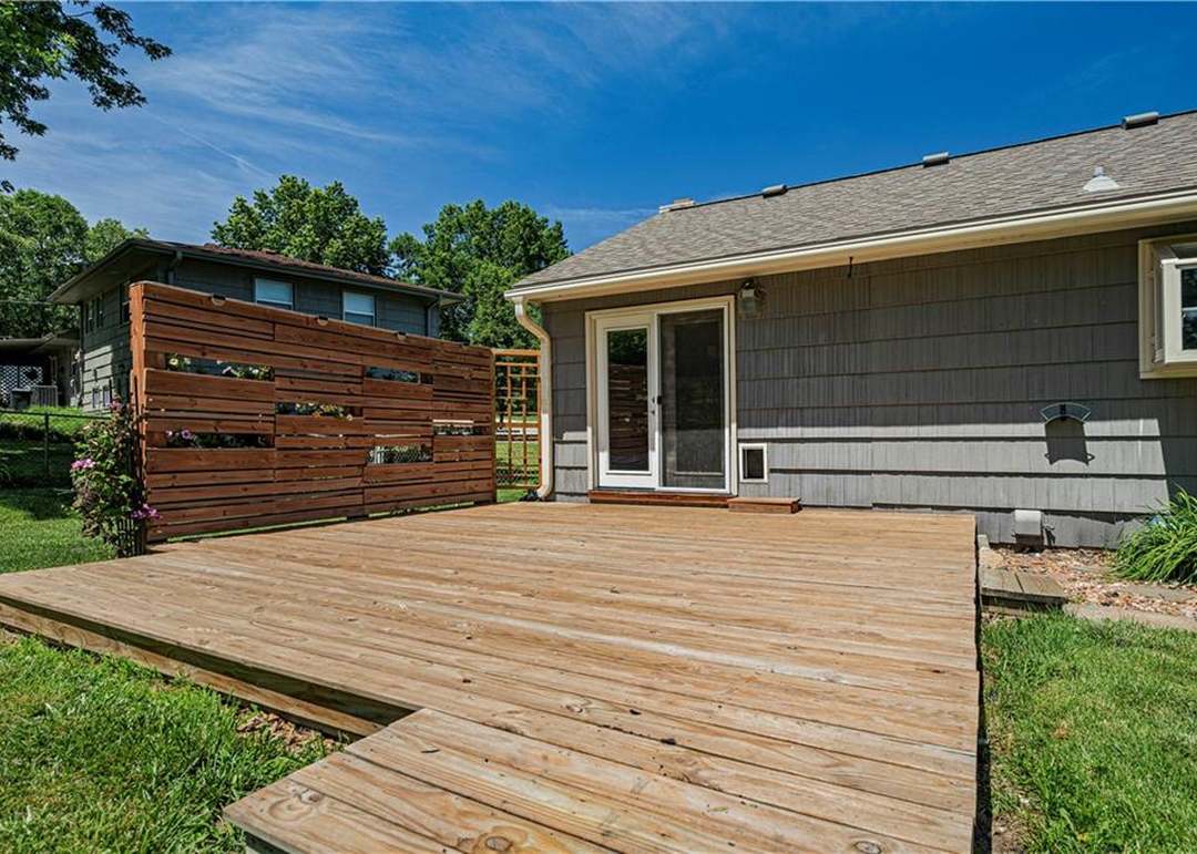 1611 NE 48TH Terrace — photo 35