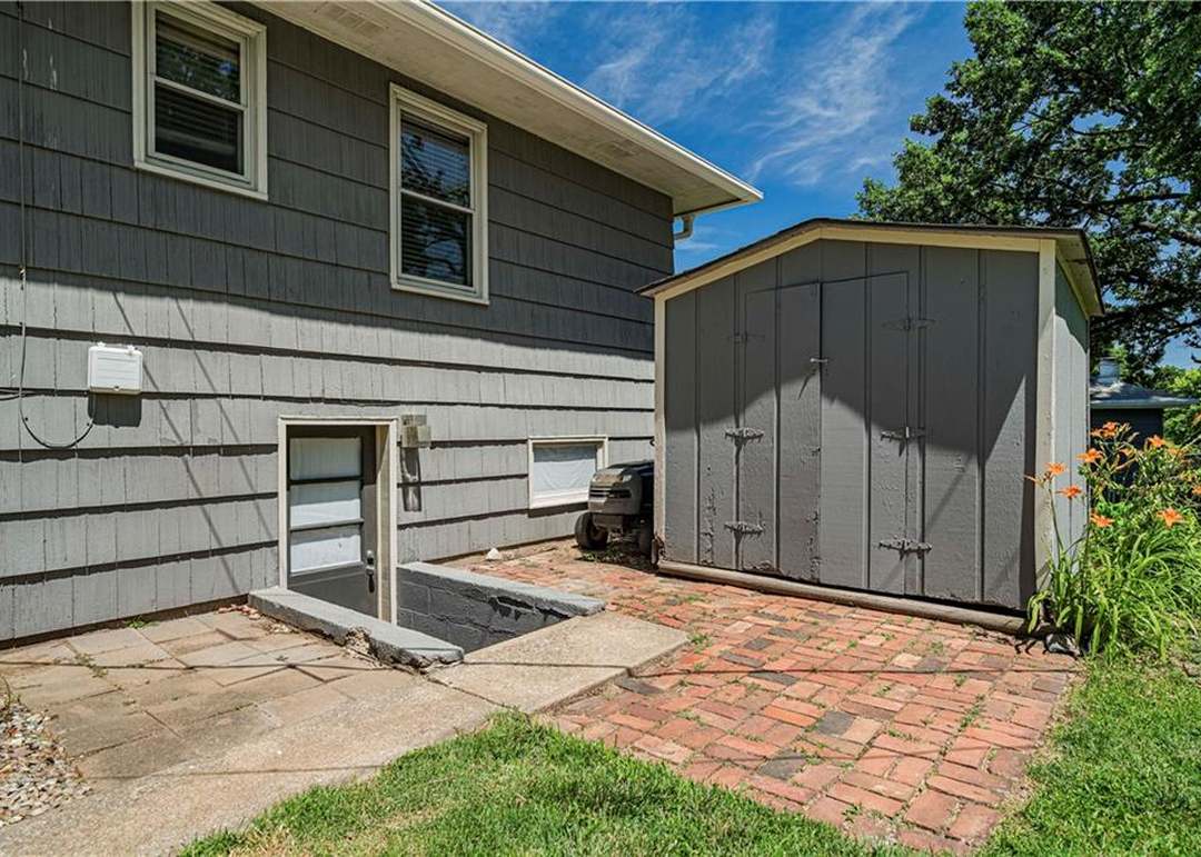 1611 NE 48TH Terrace — photo 36