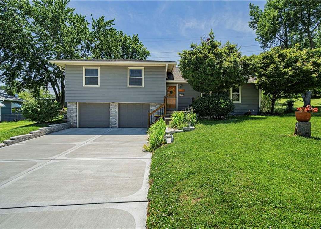 1611 NE 48TH Terrace — photo 38