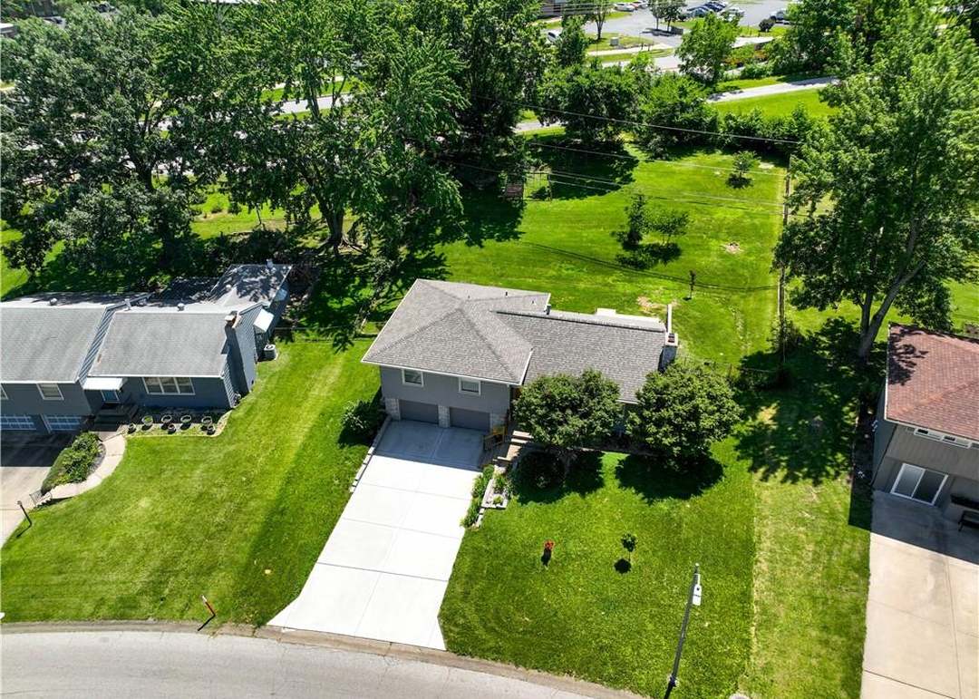 1611 NE 48TH Terrace — photo 40