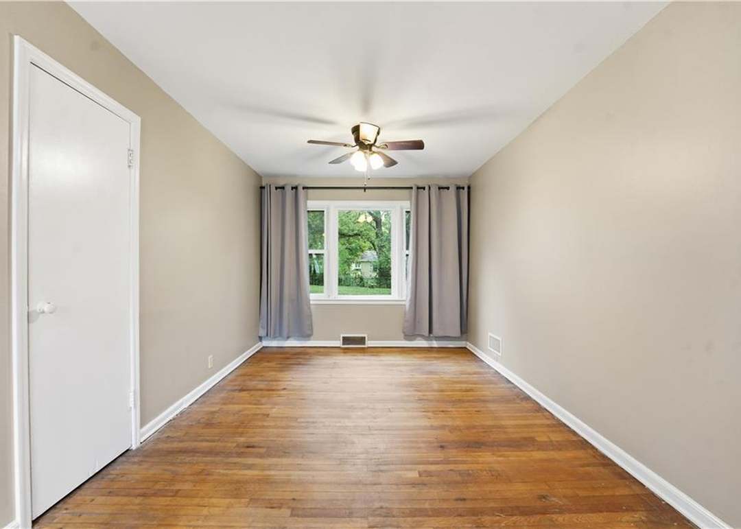 7308 W 75th Street — photo 11