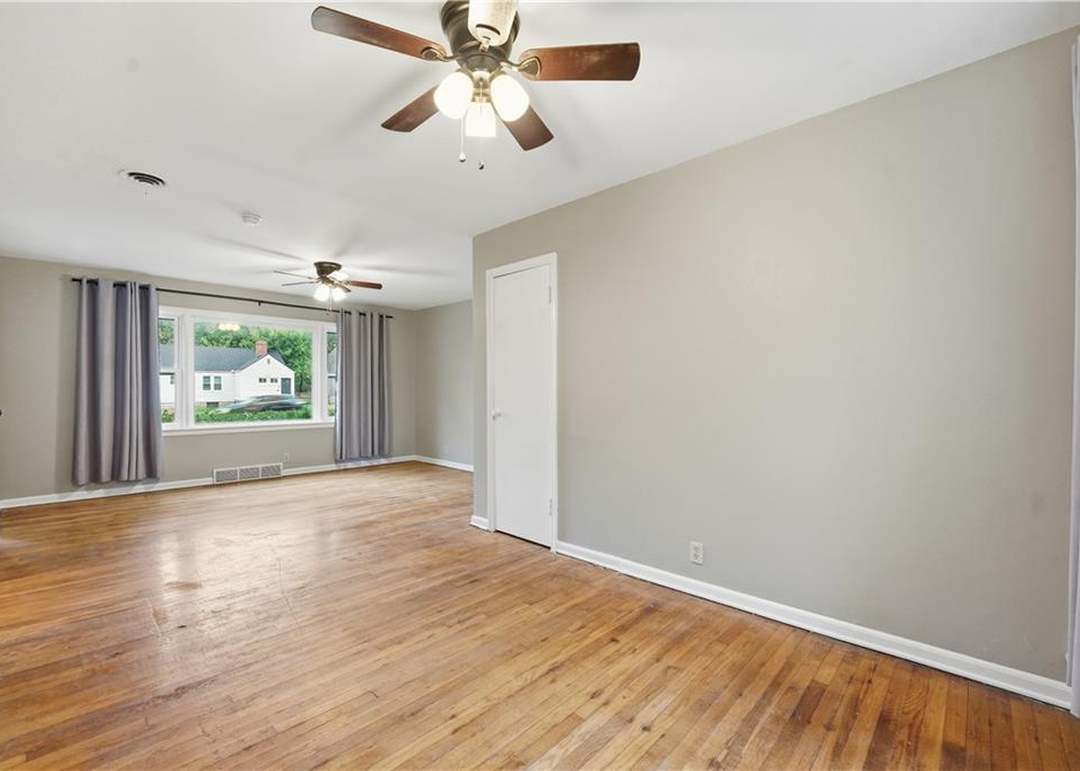 7308 W 75th Street — photo 12
