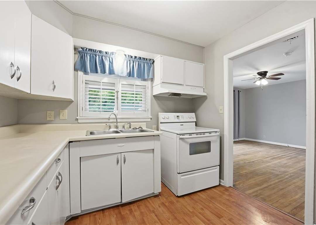 7308 W 75th Street — photo 13