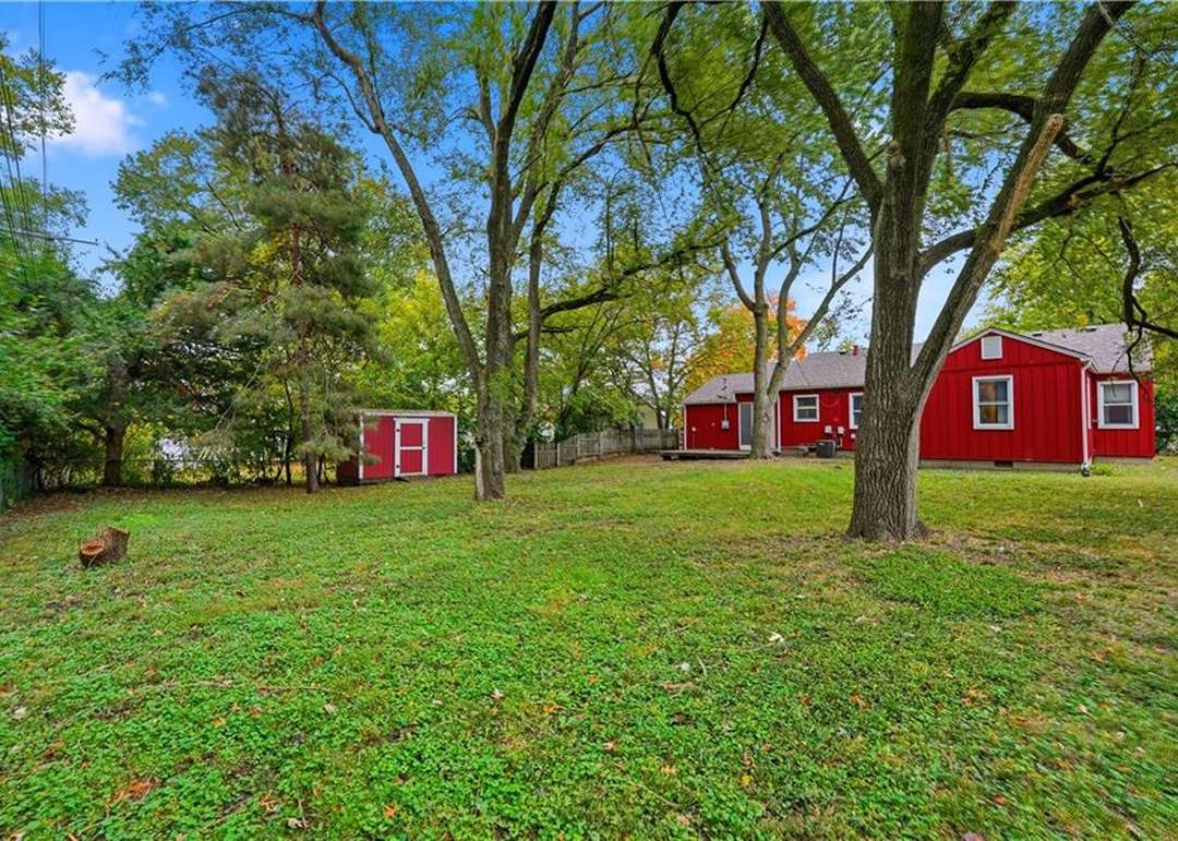 7308 W 75th Street — photo 24