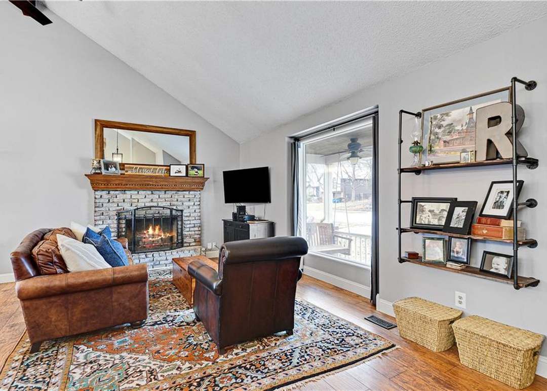 1726 Bluebell Avenue — photo 14