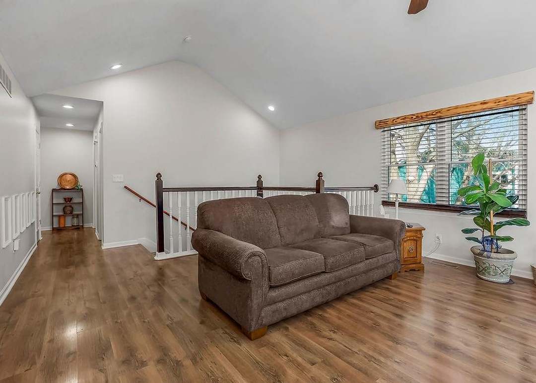 116 E Westhoff Place — photo 9