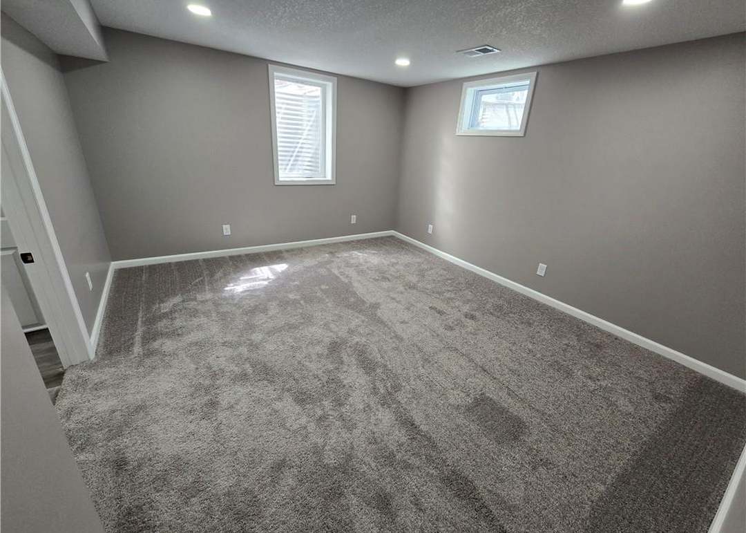 5027 N Spruce Avenue — photo 3