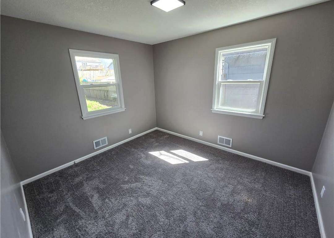 5027 N Spruce Avenue — photo 7
