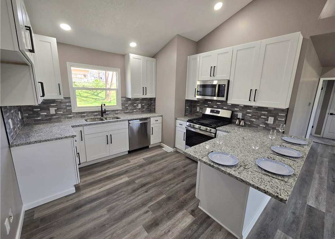 5027 N Spruce Avenue — photo 8