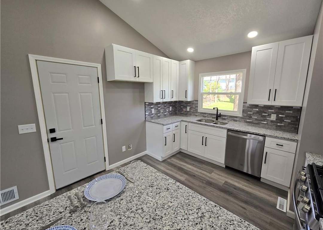 5027 N Spruce Avenue — photo 9