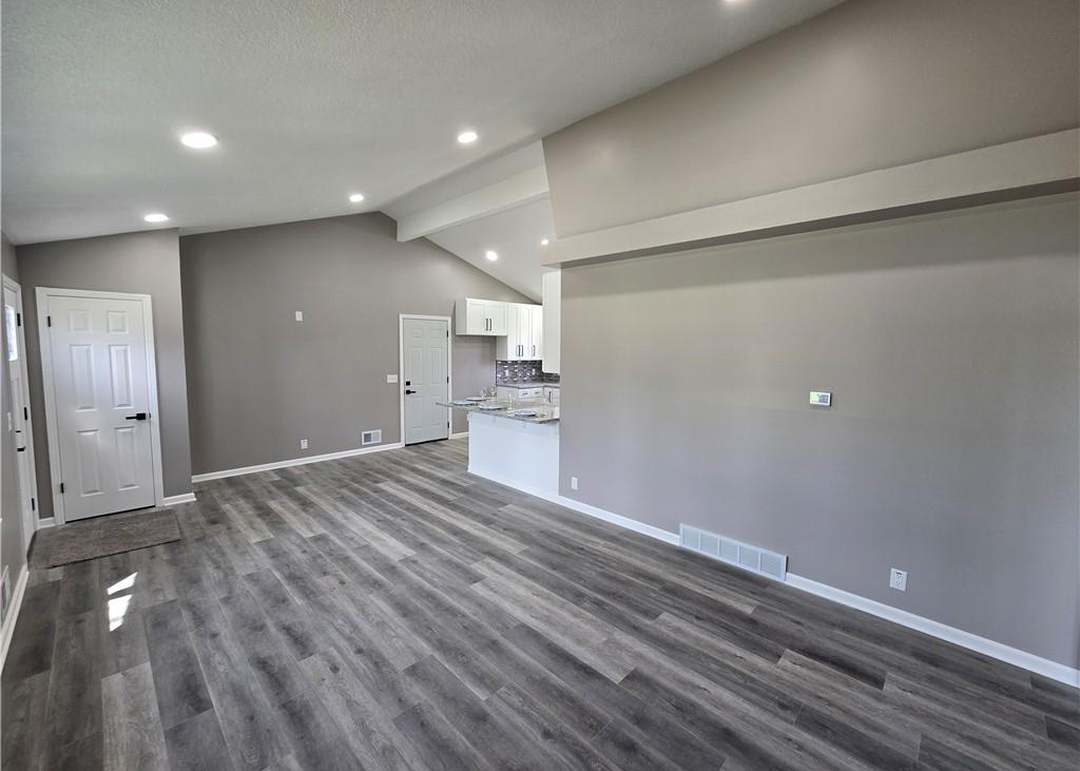 5027 N Spruce Avenue — photo 10