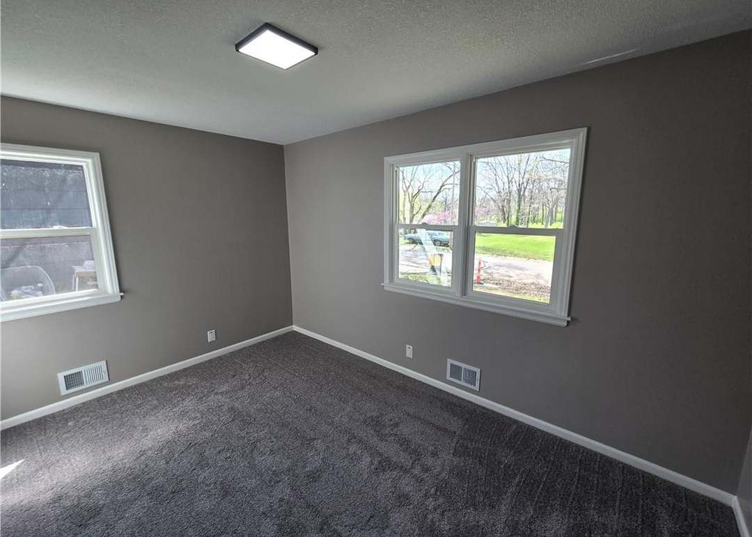 5027 N Spruce Avenue — photo 11